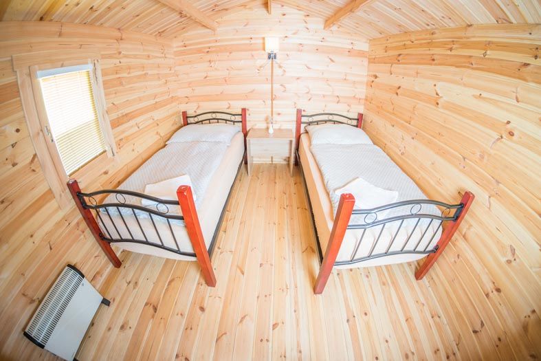 Rustic cabin Tom
